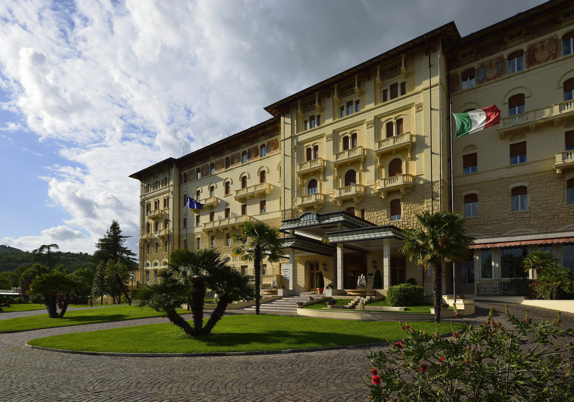 Grand Hotel Palazzo Della Fonte Fiuggi Exterior photo